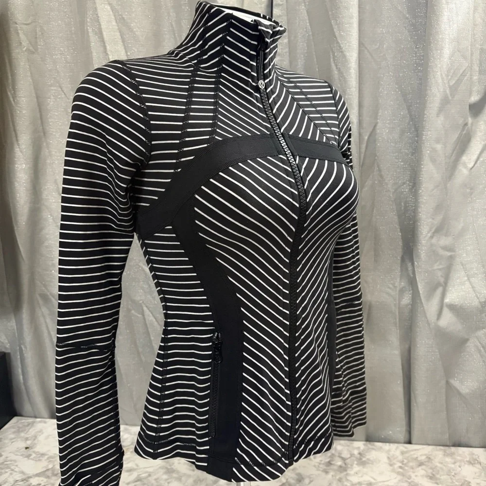 Lululemon Black and White parallel Define Jacket - Picture 11 of 15